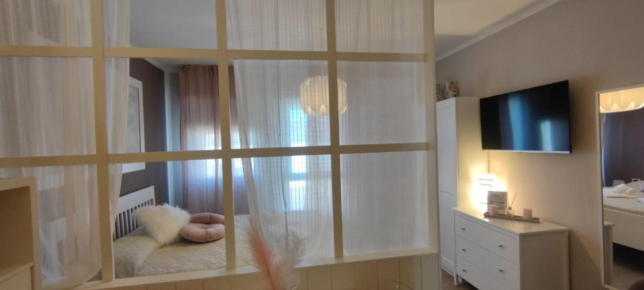Il Tetto Dei Sogni Apartment ปิสโตยา ภายนอก รูปภาพ